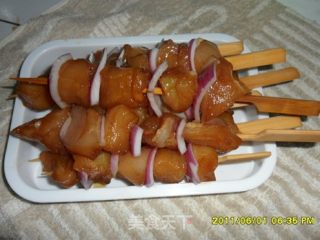 蜜汁鸡肉串 （可当零食也可当菜）的做法步骤：1