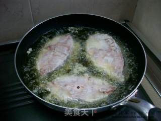 家常菜肴@@惹你开胃的~~酸辣鱼块的做法步骤：2