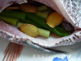 齿香清蒸鱼的做法步骤：2