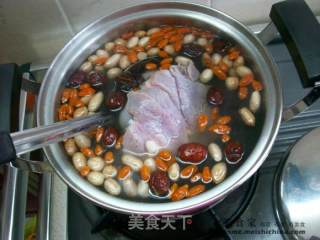 家常煲汤@@木耳花生猪骨汤的做法步骤：5