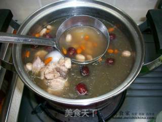 家常煲汤@@木耳花生猪骨汤的做法步骤：7