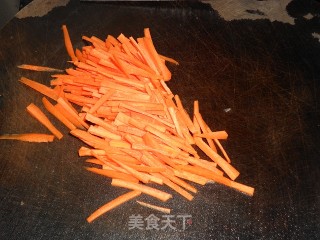 杏鲍菇拌蒜薹的做法步骤：2