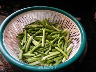 杏鲍菇拌蒜薹的做法步骤：4