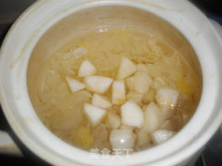 红枣银耳雪梨羹的做法步骤：4