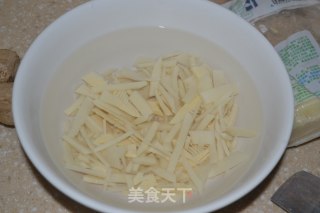 鸡丝炒笋片的做法步骤：2