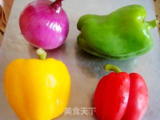 【夏日小凉菜】--凉拌彩椒的做法步骤：1