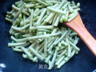 【夏日小凉菜】--蒜泥豆角的做法步骤：3