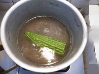 夏日开胃败火菜----忆苦思甜的做法步骤：2