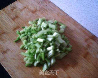 【夏日小凉菜】---炝拌花生什锦的做法步骤：5