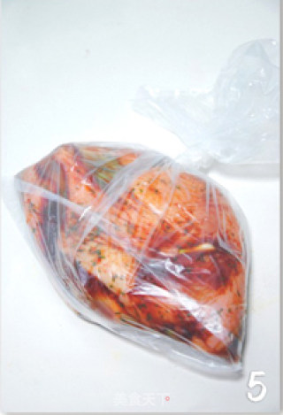 【蒜香欧芹烤鸭腿】——小香草打造无油烟美味的做法步骤：5