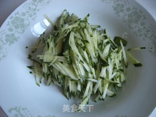 肉丝拉皮的做法步骤：2