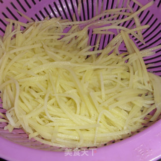 【夏日小凉菜】红油土豆丝的做法步骤：7