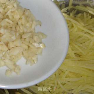 【夏日小凉菜】红油土豆丝的做法步骤：8