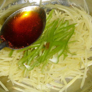 【夏日小凉菜】红油土豆丝的做法步骤：10