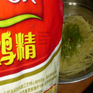 【夏日小凉菜】红油土豆丝的做法步骤：12