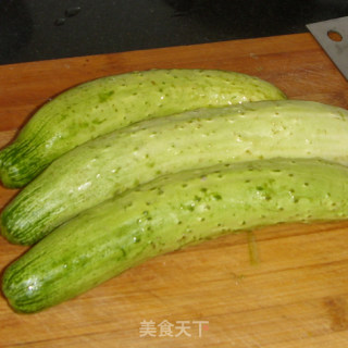 【夏日小凉菜】拍黄瓜的做法步骤：1