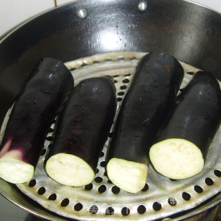 【夏日小凉菜】凉拌茄子的做法步骤：1