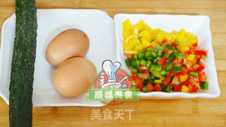 彩蛋黄瓜卷的做法步骤：1
