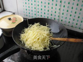 素炒土豆丝的做法步骤：3