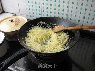 素炒土豆丝的做法步骤：4