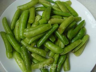 【夏日小凉菜】盐水豌豆的做法步骤：2