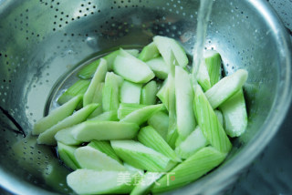 丝瓜炒毛豆籽的做法步骤：4