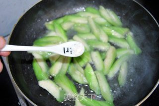 丝瓜炒毛豆籽的做法步骤：10