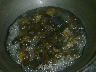 米耳炝黄花菜的做法步骤：3