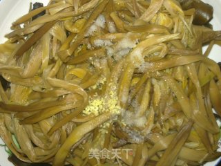 米耳炝黄花菜的做法步骤：5