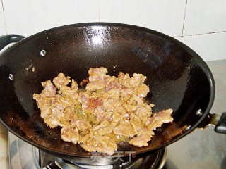 酸菜牛肉的做法步骤：6
