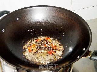 蒜蓉豆豉炒薯苗的做法步骤：3