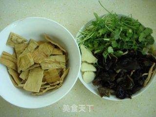 笋干焖腊鸭的做法步骤：2