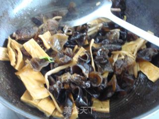 笋干焖腊鸭的做法步骤：6