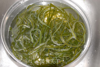 【夏日小凉菜】凉拌米粉海带丝的做法步骤：3