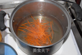【夏日小凉菜】凉拌米粉海带丝的做法步骤：6