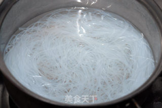 【夏日小凉菜】凉拌米粉海带丝的做法步骤：7
