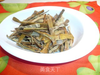 烟笋炒腊肠的做法步骤：2