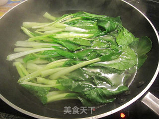 姜蒜小白菜的做法步骤：1