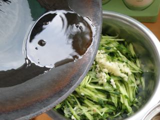 【夏日小凉菜】凉拌莜面条的做法步骤：4