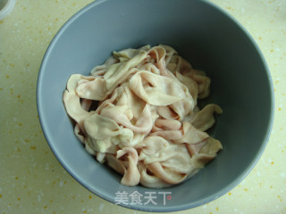 车前草拌鸭肠的做法步骤：2