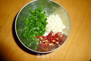 【夏日小凉菜】青椒黄瓜拌皮蛋的做法步骤：5