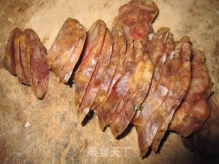 腊肠菜花的做法步骤：1