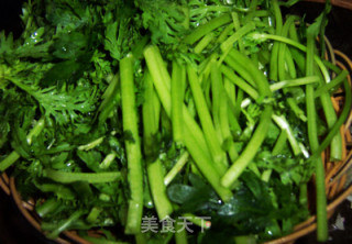 蒜蓉蒿子秆的做法步骤：2