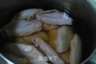 香菇烧鸡翅的做法步骤：2