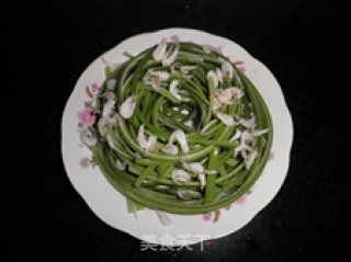 手撕蒜苗拌虾米的做法步骤：5