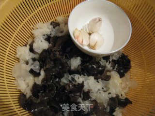 【夏日凉拌菜】凉拌双耳的做法步骤：1