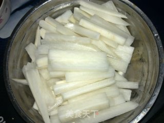 酸甜萝卜条的做法步骤：1