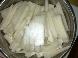 酸甜萝卜条的做法步骤：2