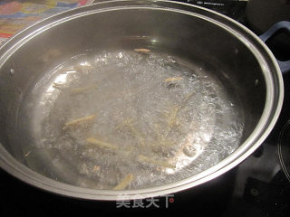 鱼包蛋青菜汤的做法步骤：1