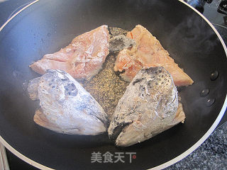 鹰嘴豆三文鱼头的做法步骤：3